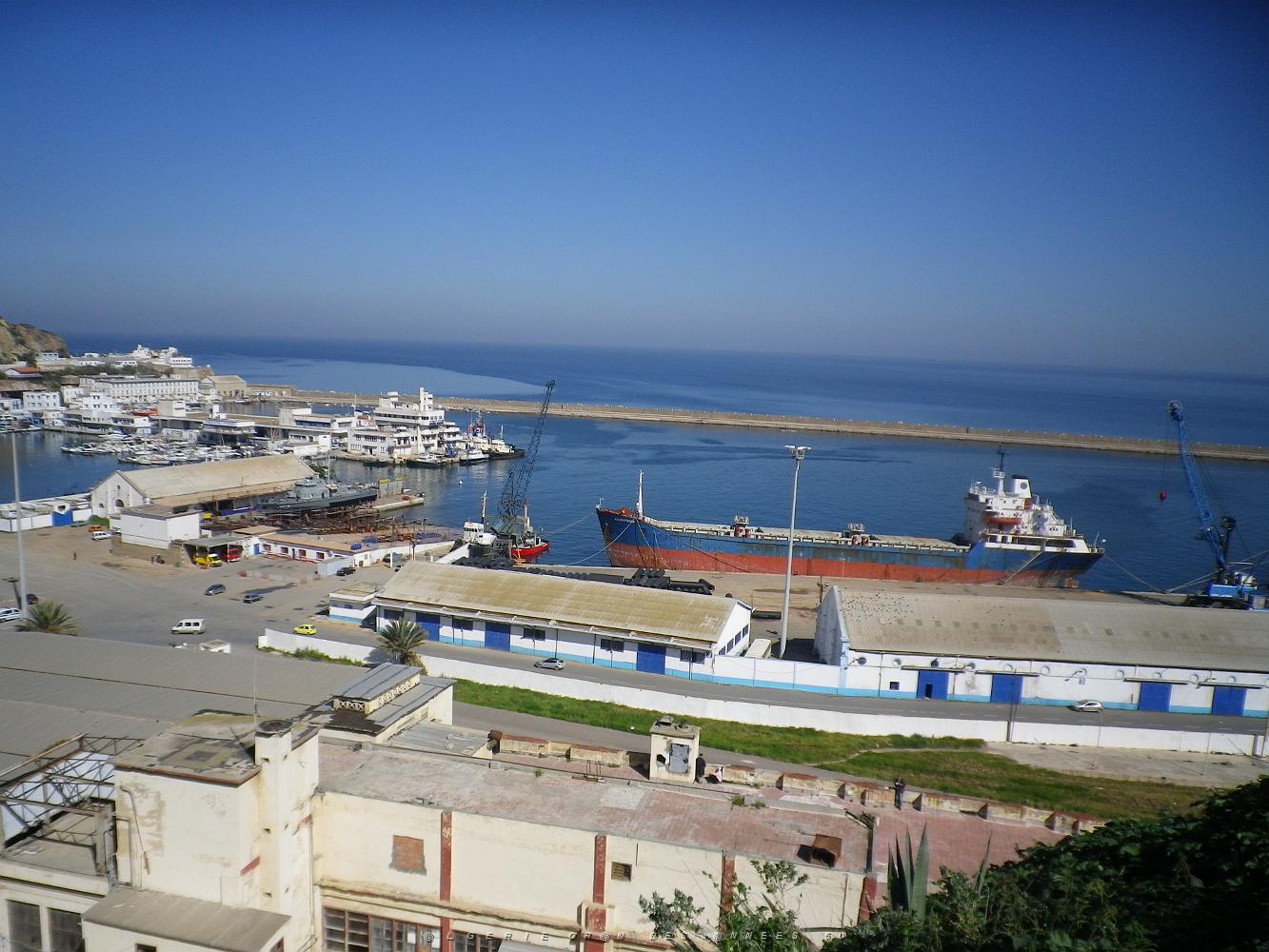 1575 le port et la jetee au loin .JPG